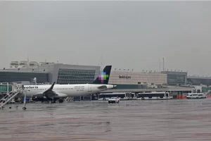 Avión de Aeroméxico despega con turbina incendiada en Guadalajara - ZMG Noticias