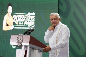 Visita López Obrador Puerto Vallarta y promete terminar la carretera - ZMG Noticias
