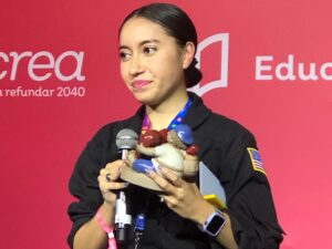 Astronauta jalisciense les dice a los niños de Recrea Land que no les crean a los adultos cuando dicen que no pueden - ZMG Noticias