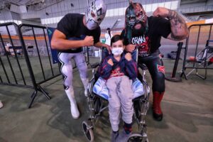Animan luchadores a niños que acudieron a vacunarse contra Covid 19 en macromódulo de Code Paradero - ZMG Noticias