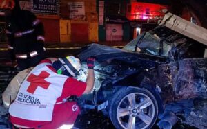 Fallece automovilista al impactarse contra un poste en López Mateos