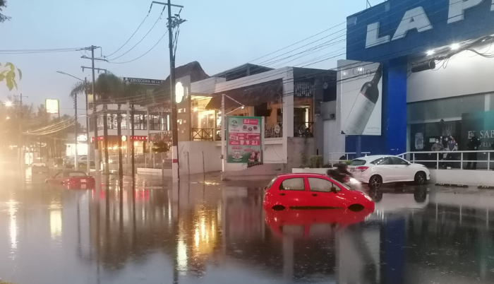 Lluvia deja dos inundaciones en Zapopan - ZMG Noticias