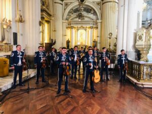 Cientos disfrutan de la Misa Cantada con Mariachi en la Catedral de Guadalajara - ZMG Noticias