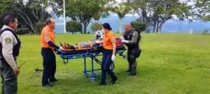 Rescatan a tres jóvenes en Barranca de Huentitán
