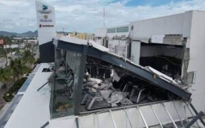 Confirman dos muertos por sismo de 7.7