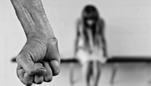 Avanza propuesta para legislar la violencia vicaría