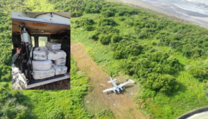 Con apoyo de 8 aeronaves, militares mexicanos bajan y aseguran avión con 657 kilos de presunta cocaína