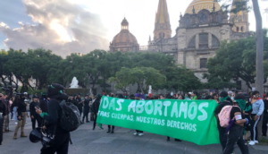 Marchan en Guadalajara para exigir derecho al aborto seguro - ZMG Noticias
