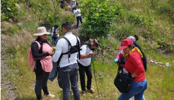 Niños localizan fosa clandestina en Jalisco; madres buscadoras y Fiscalía sacan 20 bolsas con restos - ZMG Noticias