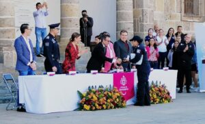 Lemus reconoce a 251 policías por mérito y perseverancia