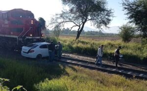 Por intentar ganarle el paso al tren, murió