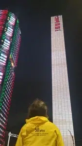 «16 años de impunidad militar», Mensaje Desplegado por Activistas en Estela de Luz