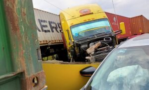 Fatal accidente en la Autopista Siglo 21 deja 6 muertos y 5 lesionados