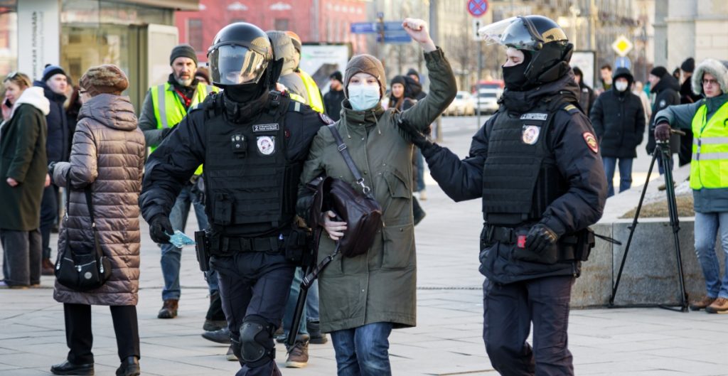 En Rusia detienen a más de mil manifestantes opositores por anuncio de Putin - ZMG Noticias