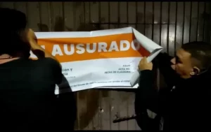 Autoridades Municipales Clausuran fiesta con cientos de estudiantes