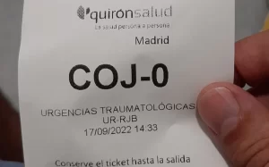 Sufre esguince de rodilla y en el hospital le dan ticket con código COJ-0 - ZMG Noticias