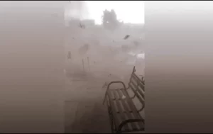 Fuerte tornado azota a Guamúchil, Sin. (videos)