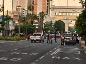 Caos, multitudes, gente durmiendo en la calle y alegría por ver al Checo Pérez en Guadalajara