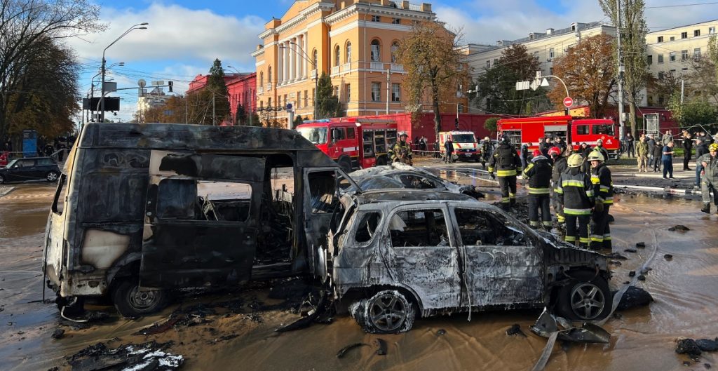 Ocho muertos y 24 heridos en Kyiv por ataques rusos (video)