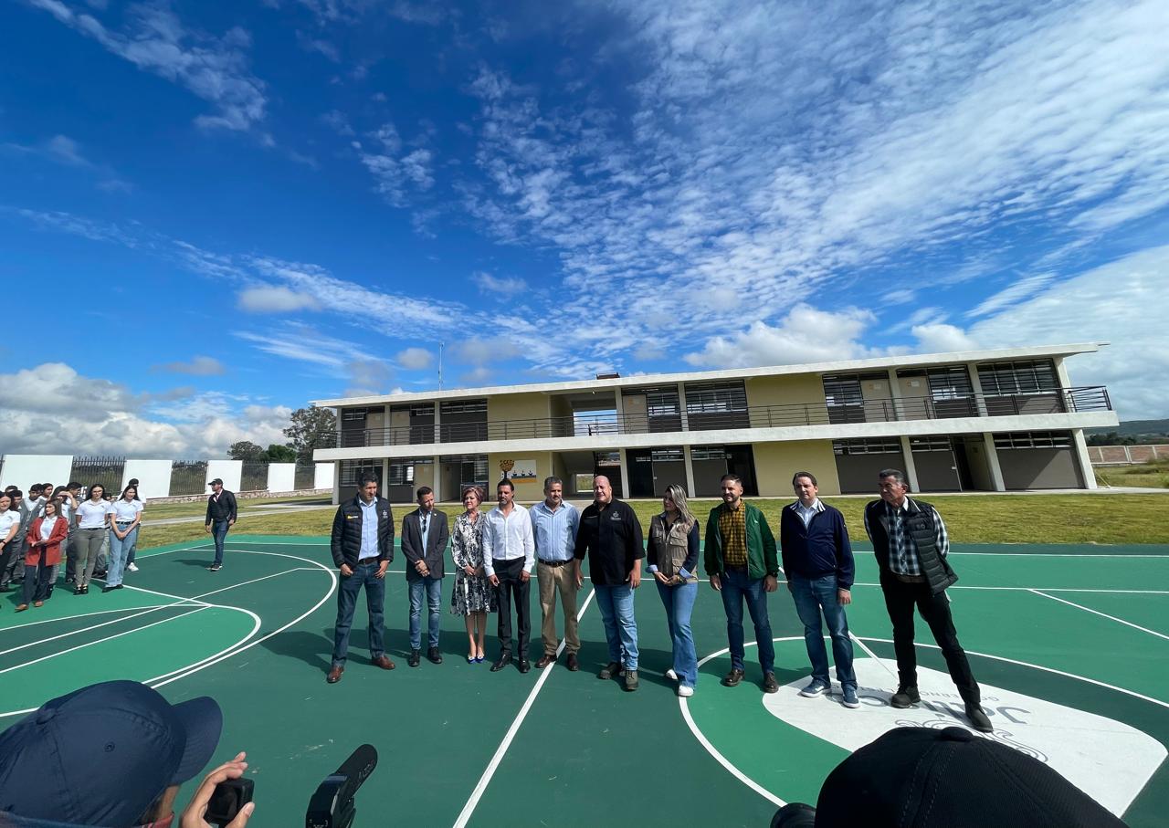 En Región Altos Sur, gobernador entrega obras carreteras, en educación y salud - ZMG Noticias