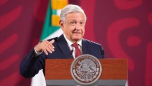 AMLO niega espionaje de SEDENA (video)