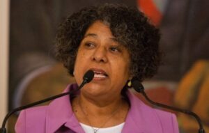 Regidora tapatia defiende a su asesor