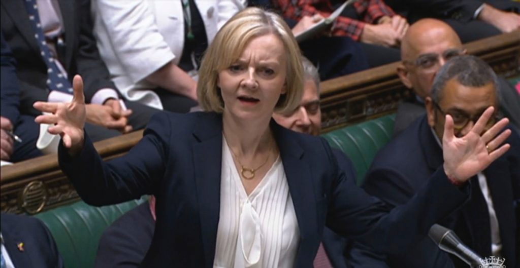 Renuncia primera ministra de Reino Unido - ZMG Noticias