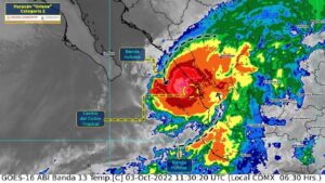 Huracán Orlene bajó a categoría dos