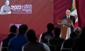 «No participó mucha gente», dice AMLO de la marcha de ayer (Videos)