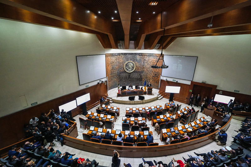 En medio de aplausos e interrupciones presenta gobernador de Jalisco si cuarto informe - ZMG Noticias En medio de aplausos e interrupciones presenta gobernador de Jalisco si cuarto informe - ZMG Noticias