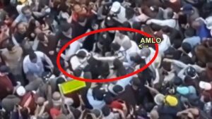 Amlo defiende su jorongo