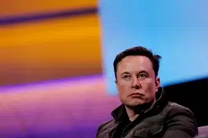 Video de insultos a Elon Musk proyectados en plasmadas del edificio principal de Twitter - ZMG Noticias