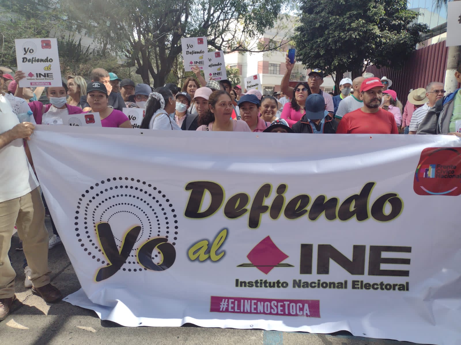 Cerca de 10 mil personas participaron en Guadalajara en la manifestación de apoyo al INE - ZMG Noticias