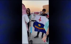 ¡El Colmo! Policías de Qatar confunden bandera de Pernambuco con la del movimiento LGBT+ (video) - ZMG Noticias