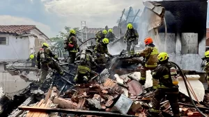 Cae avioneta en Medellín y mueren sus 8 ocupantes (videos)