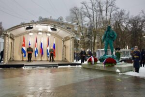 Díaz Canelo y Putin develan estatua de Fidel Castro en Rusia