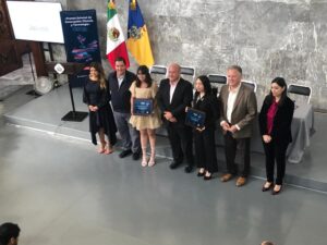 Buscando mayor inclusión de mujeres en la ciencia, entregan premio estatal de Innovación Ciencia y Tecnología 2022.