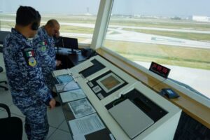 Con radio y un teléfono controlan los vuelos del AIFA - ZMG Noticias Con radio y un teléfono controlan los vuelos del AIFA - ZMG Noticias