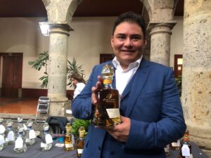 Maestro tequilero es reconocido por sus prácticas que respetan el estado de - ZMG Noticias
