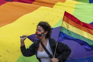 Personas no binarias y trans siguen siendo tema pendiente para la comunidad LGBTI+