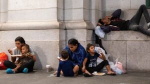 Enviar migrantes en camiones es “inhumano” y “anticristiano”: AMLO