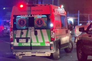 Sujetos en moto balean a joven en Tonalá que se debate entre la vida y la muerte