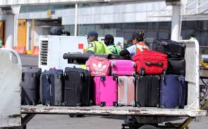 Crisis en aeropuerto de GDL se agrava por equipaje extraviado