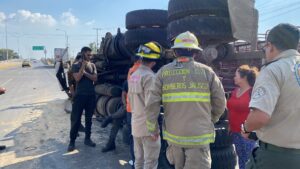 Vuelca trailer en carretera libre a Zapotlanejo - ZMG Noticias