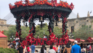 Disfrutan tapatíos de atractivos navideños en el centro histórico de Guadalajara