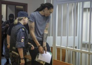 Rusia libera a basquetbolista y lo intercambia por traficante de armas en EU