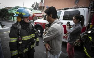 Dos perritos son rescatados de incendio en casa del centro de GDL - ZMG Noticias