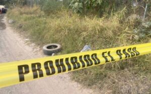 Encuentran cuerpo de mujer entre cobijas