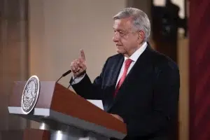 Con el 44% de desaprobación, AMLO asegura ser el segundo mandatario más popular
