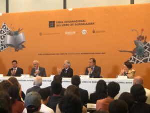 Durante Bienal de periodismo, hijo de Vargas Llosa manifiesta su solidaridad con la FIL - ZMG Noticias
